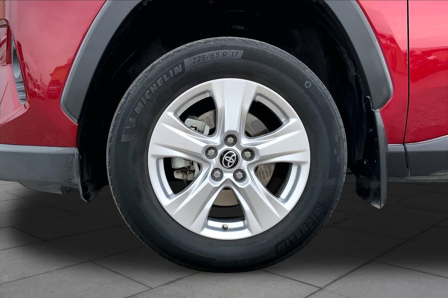 Used 2021 Ruby Flare Pearl Toyota Hybrid XLE image 11