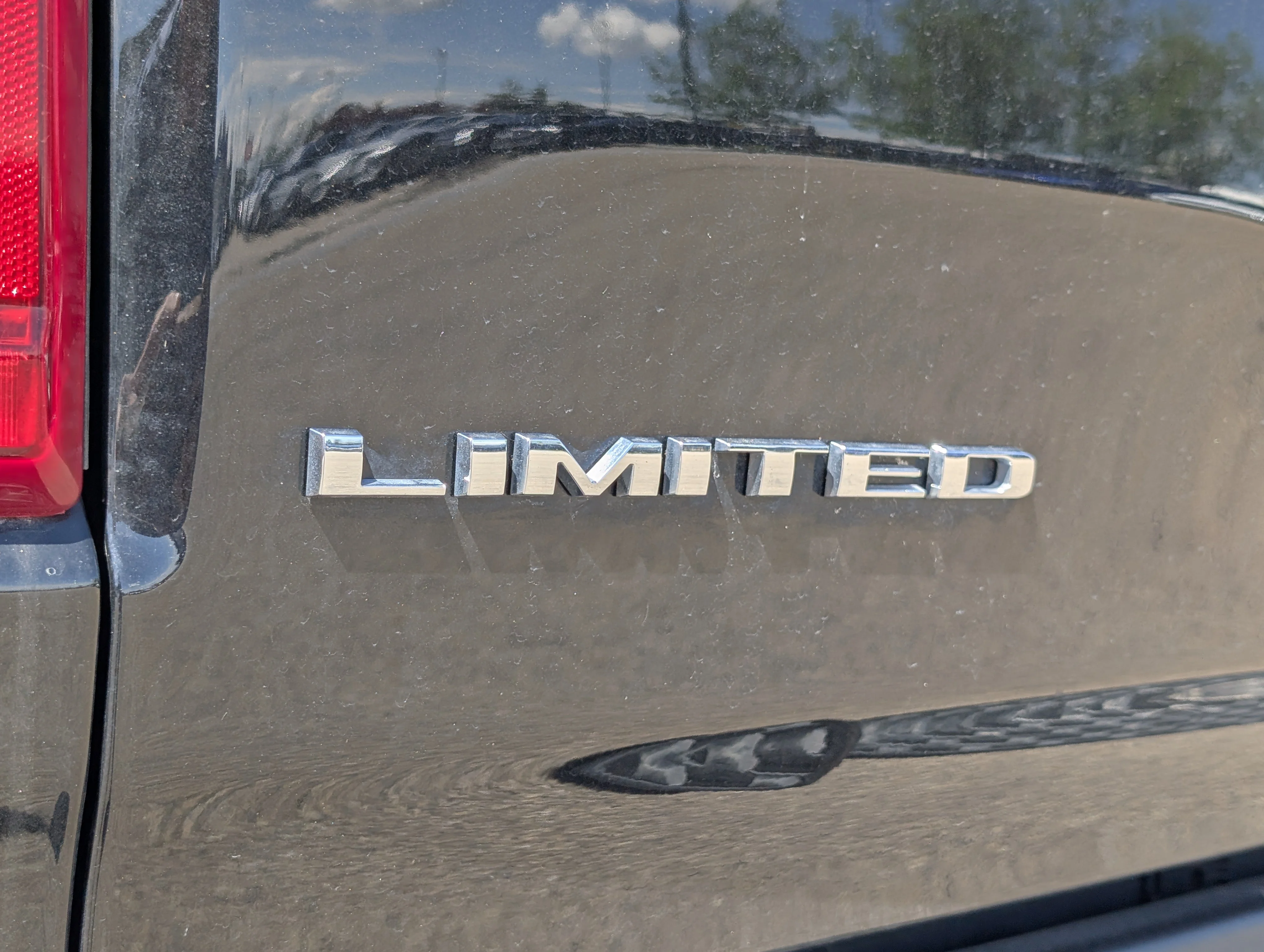Used 2026 Diamond Black Crystal Pearl Ram Limited image 16