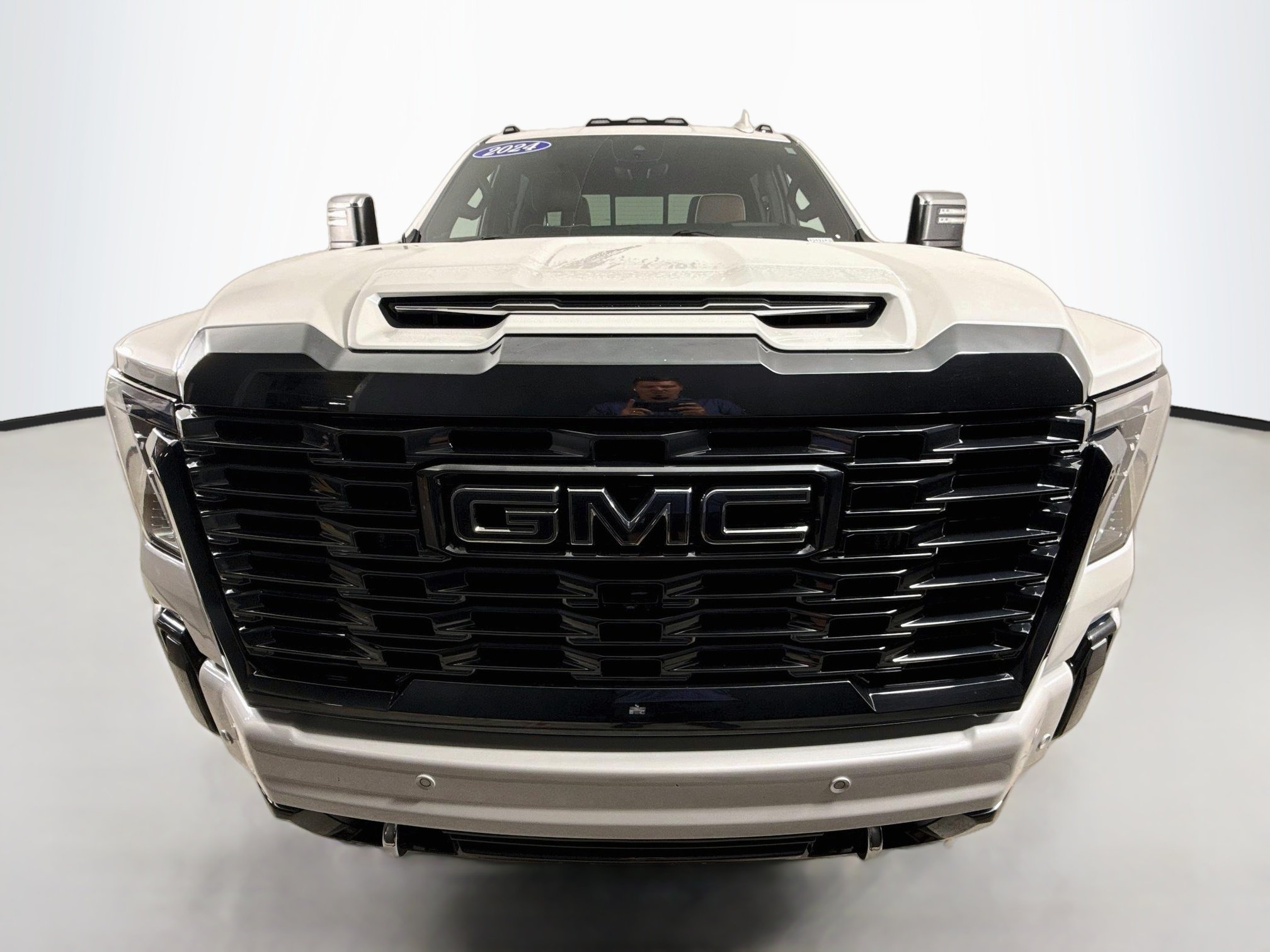 Used 2024 White GMC Denali Ultimate image 8