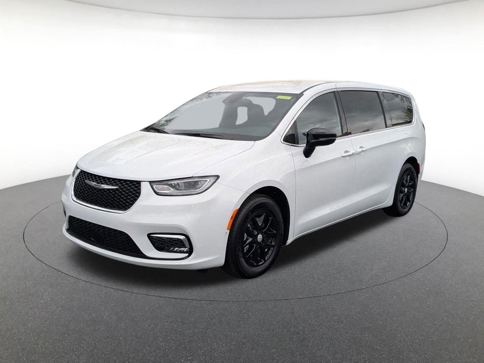 New 2026 Bright White Clear-Coat Exterior Paint Chrysler Select image 8
