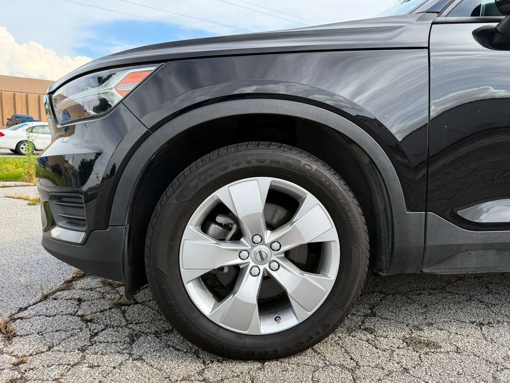 Used 2022 Black Volvo Momentum image 11