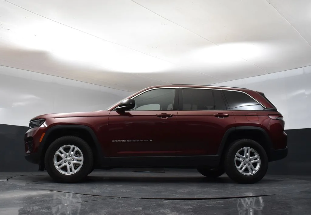 Used 2024 Red Jeep Laredo image 50