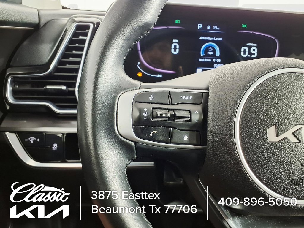 Used 2023 White Kia EX image 17