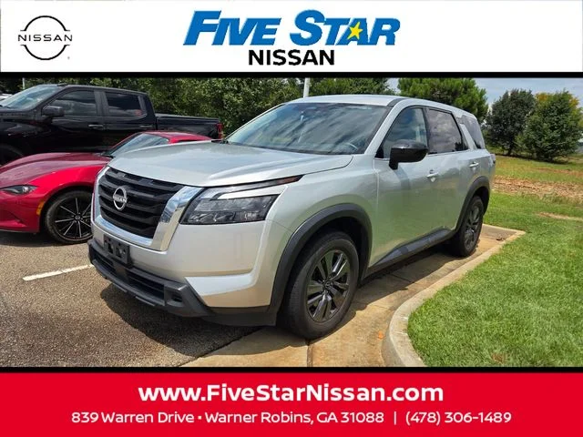 Used 2024 Silver Nissan S image 3