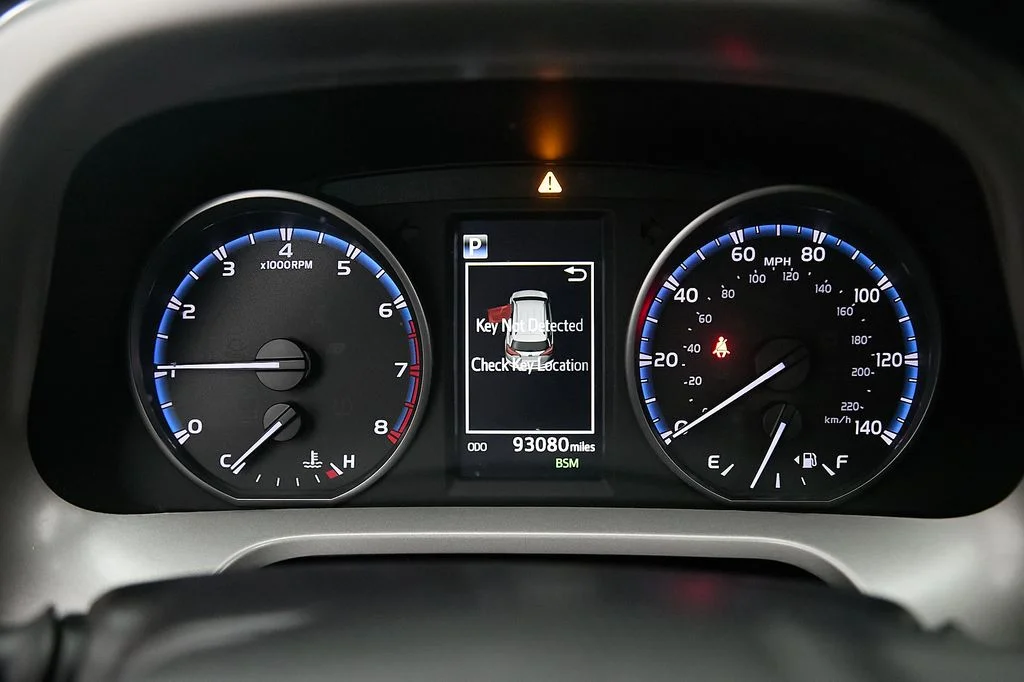 Used 2018 White Toyota XLE image 28