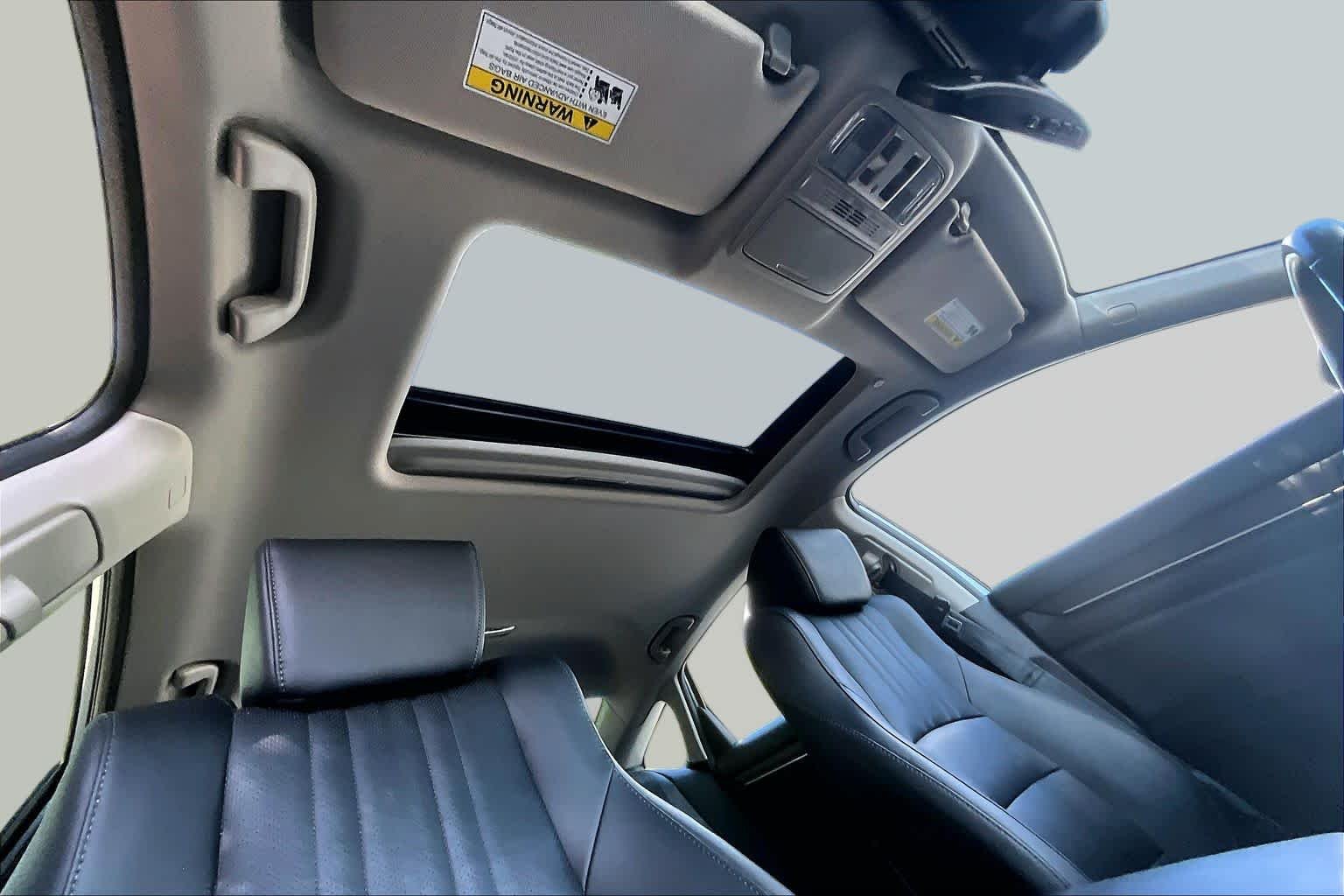 Used 2020 Lunar Silver Metallic Honda EX-L image 14