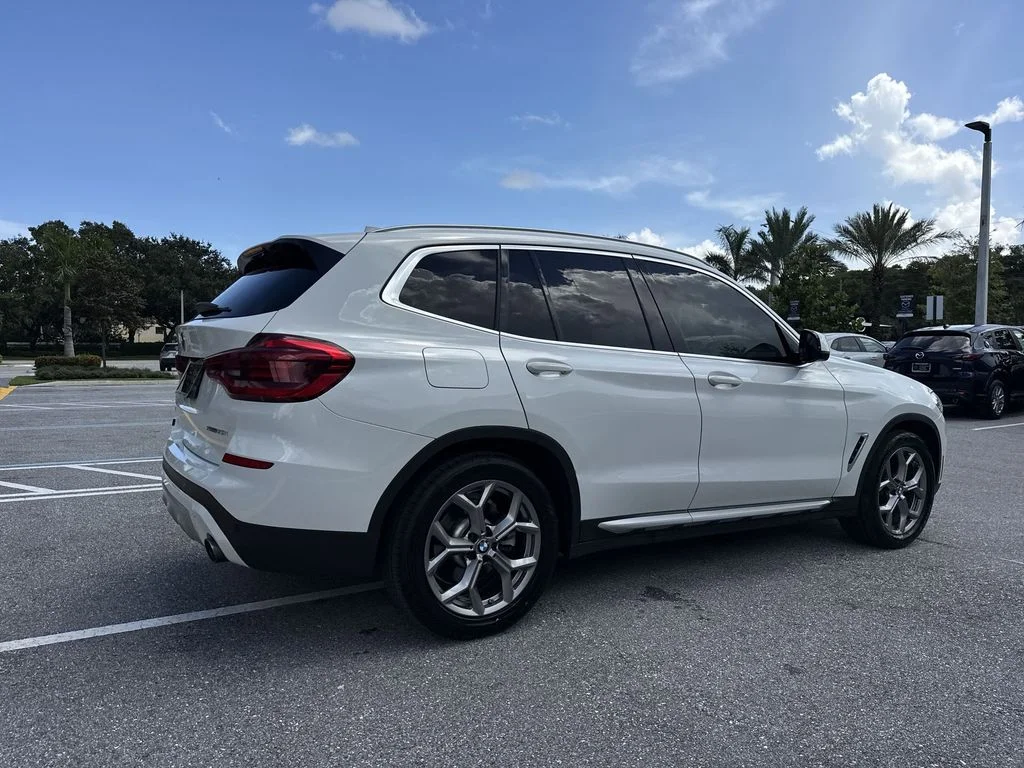 Used 2021 Alpine White BMW sDrive30i image 24