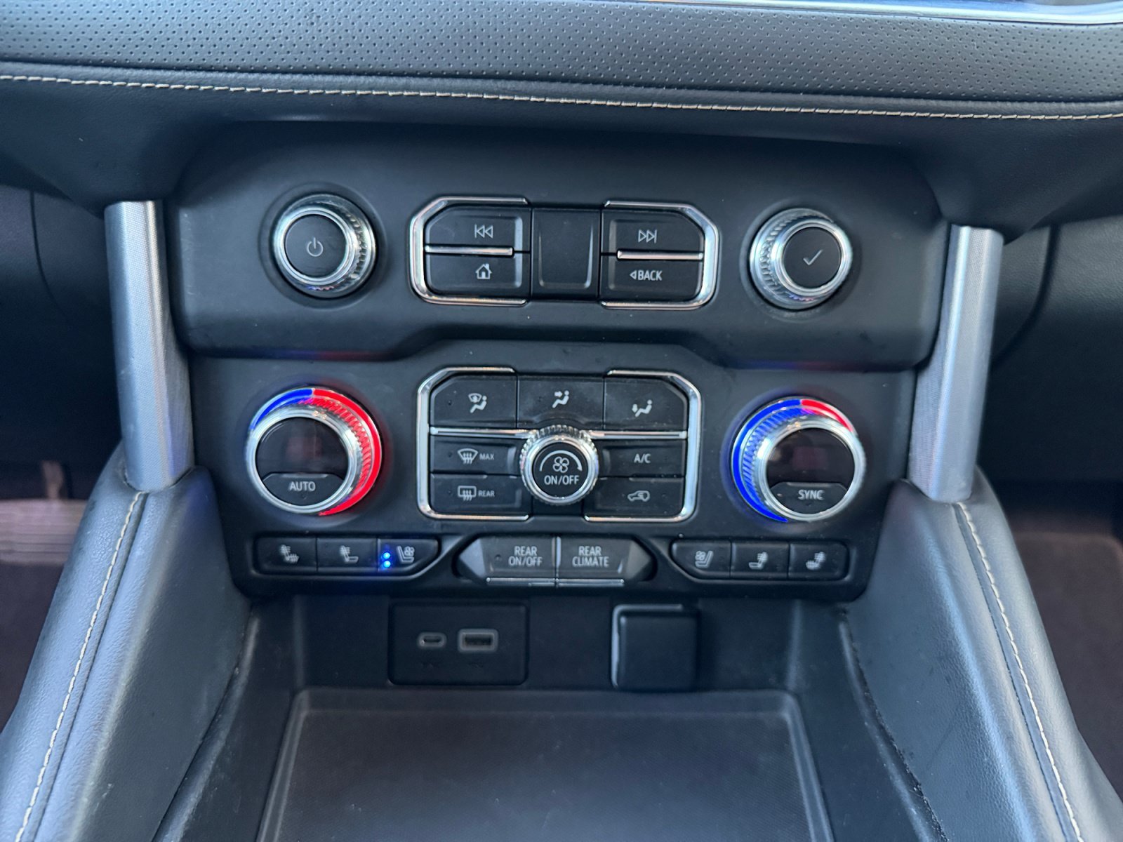 Used 2022 White Frost Tricoat GMC SLT image 22