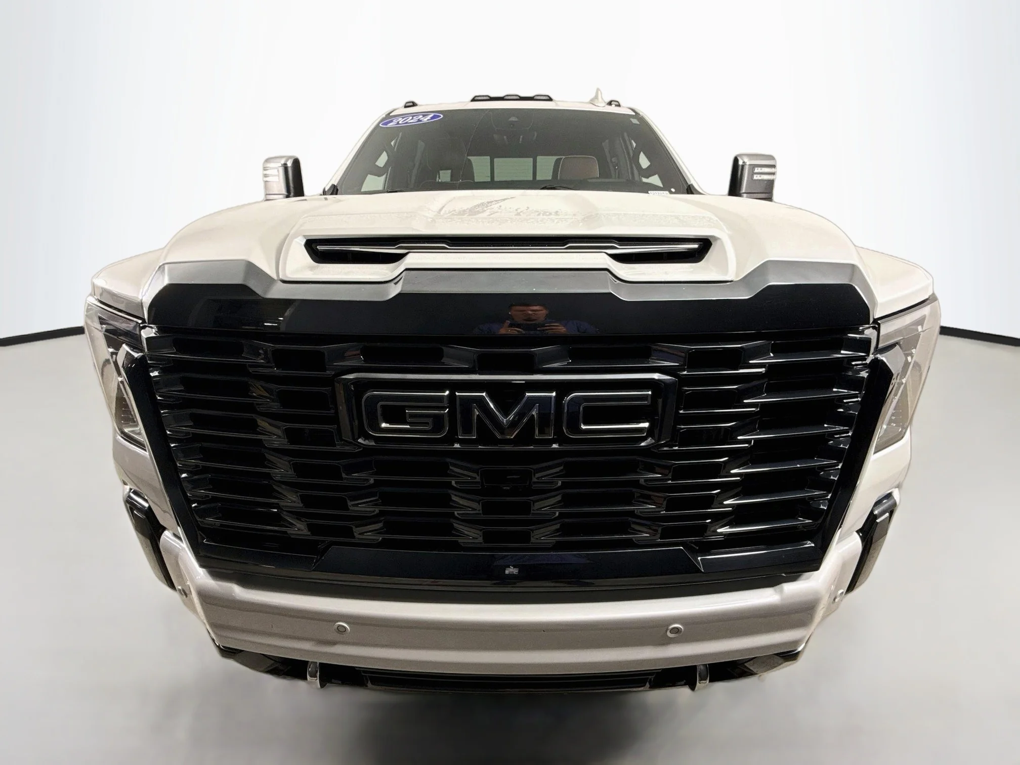 Used 2024 White GMC Denali Ultimate image 8