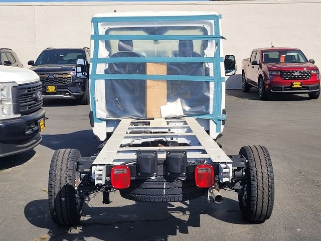 New 2025 Oxford White Ford Cutaway image 5