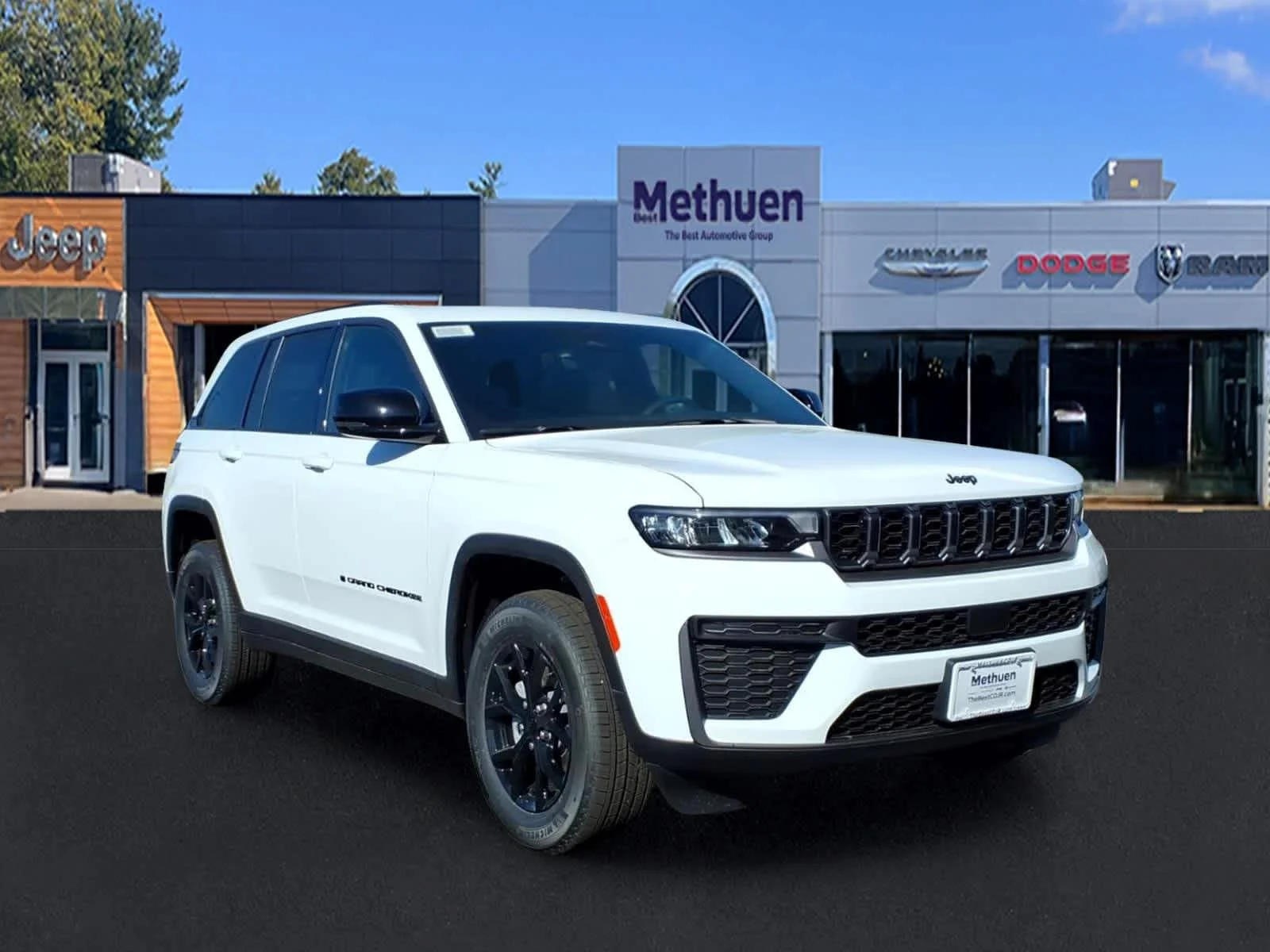 2026 Jeep Grand Cherokee Laredo Altitude