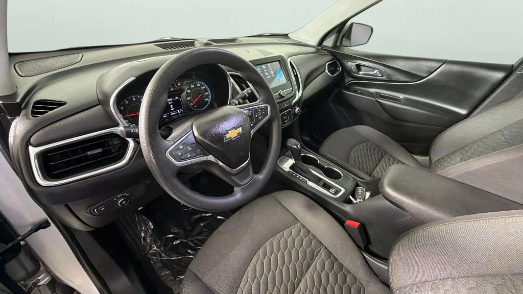 Used 2018 SILVER ICE METALLIC Chevrolet LT image 18