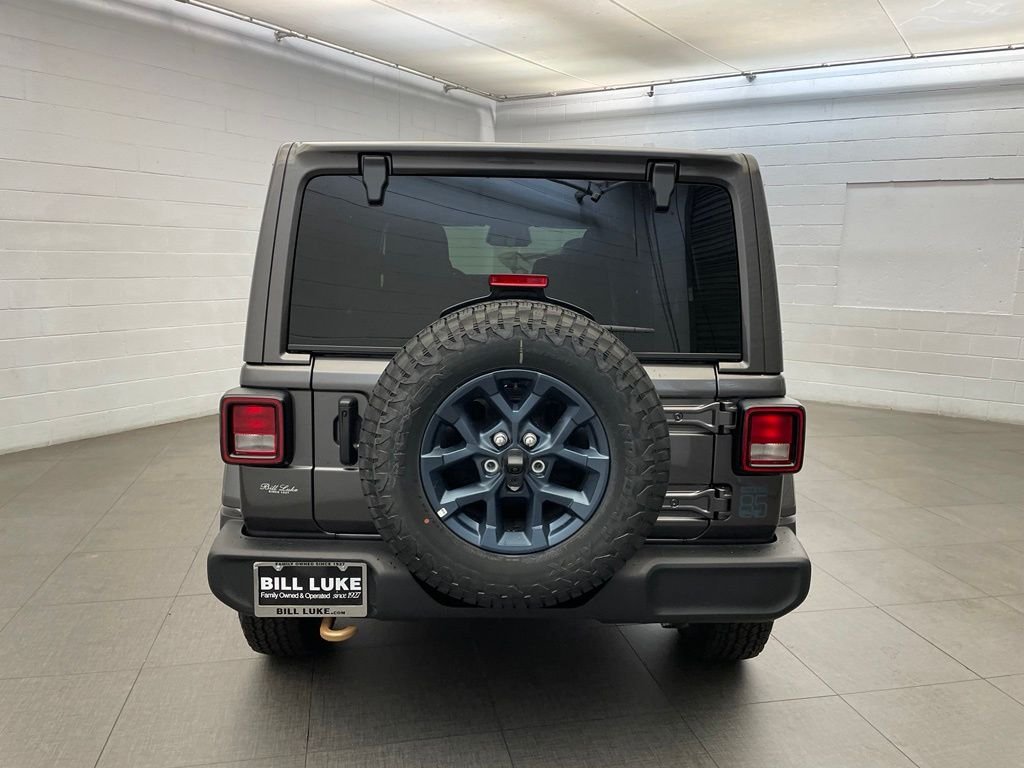 New 2026 Granite Crystal Metallic Clear-Coat Exterior Paint Jeep 85th Anniversary Edition image 4