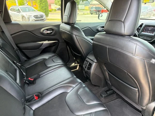 Used 2019 Black Jeep Latitude Plus image 27
