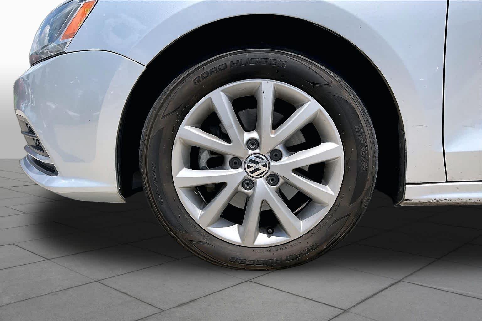 Used 2015 Moonrock Silver Metallic Volkswagen 1.8T SE image 11