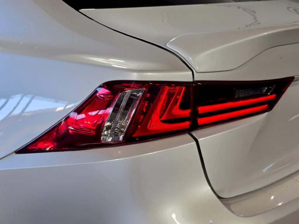 Used 2016 White Lexus 200t image 10