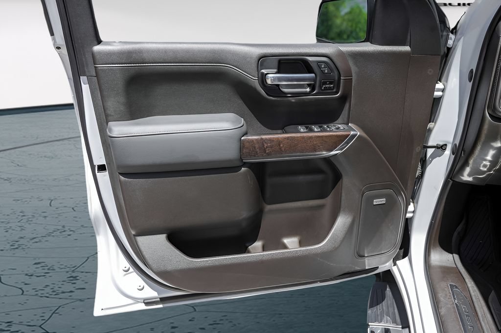 Used 2021 WHITE FROST TRICOAT GMC Denali image 27