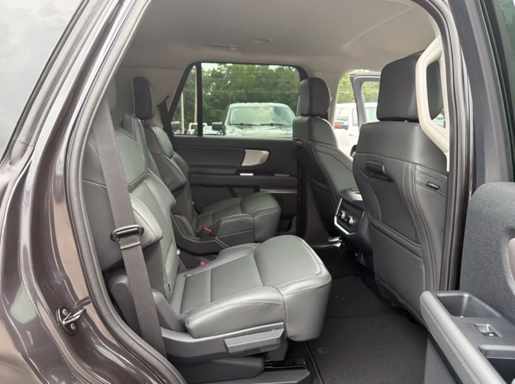 New 2027 Dark Matter Gray Metallic Ford Active image 9