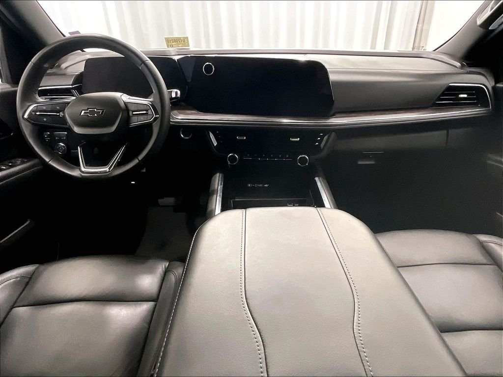Used 2025 Gray Chevrolet Z71 image 21