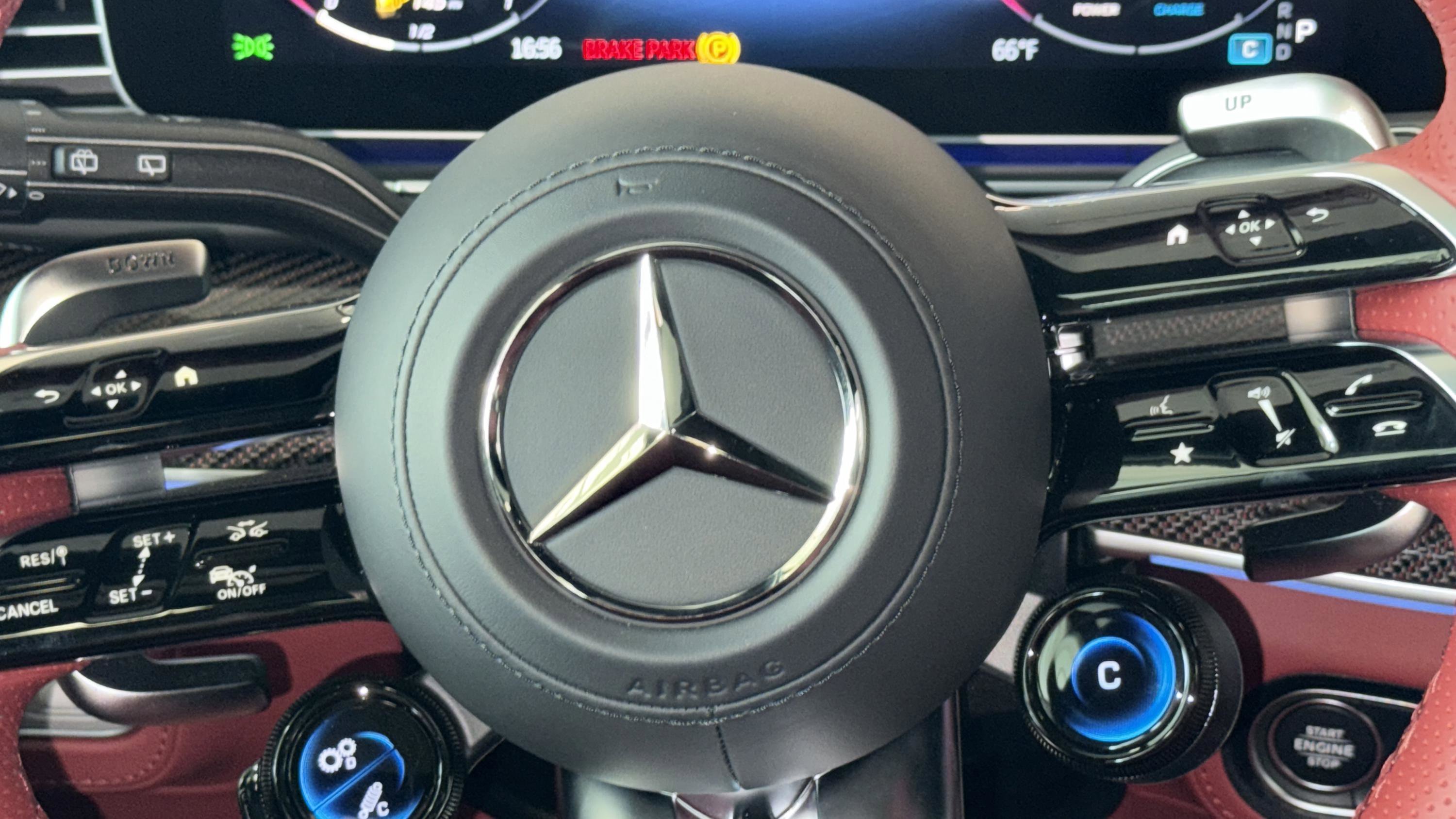New 2026 MANUFAKTUR Signature Cirrus Silver Magno Mercedes-Benz AMG® GLS 63 image 24