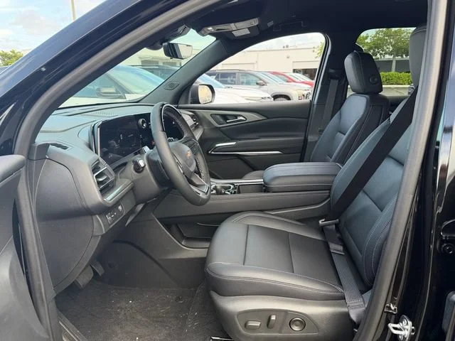 New 2026 Mosaic Black Metallic Chevrolet LT image 5