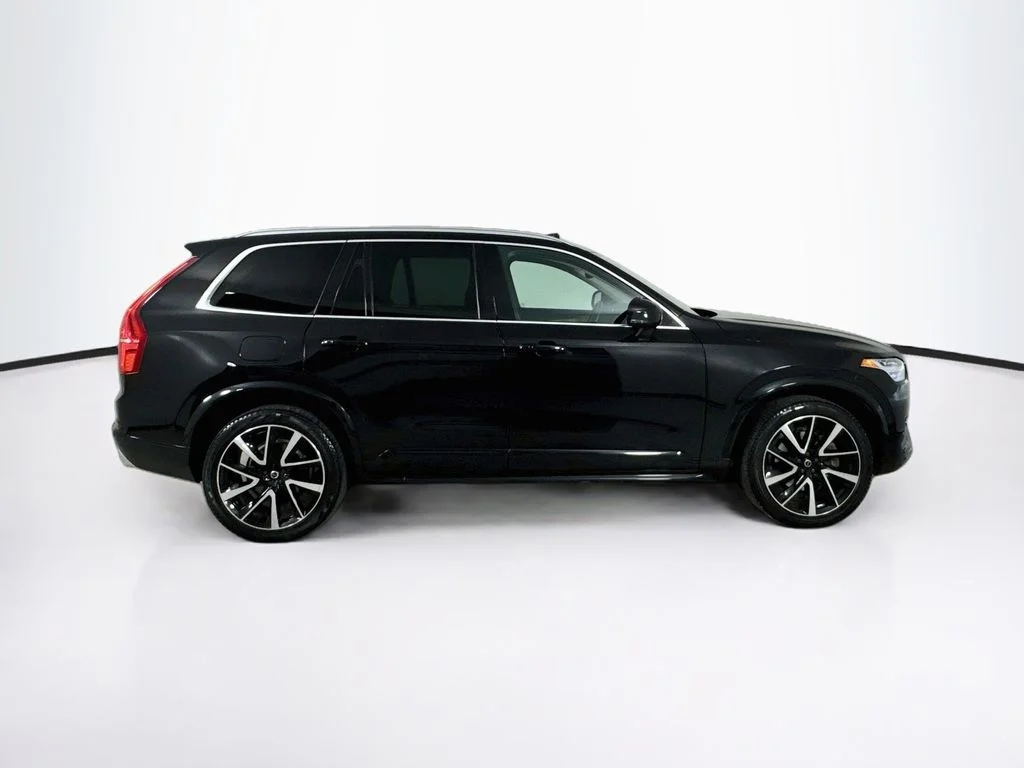 Used 2021 Onyx Black Metallic Volvo T6 Momentum image 9