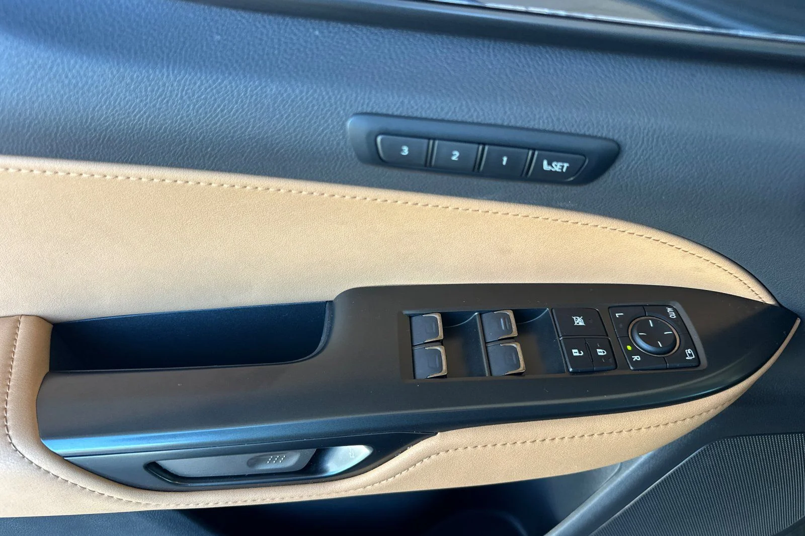 Used 2025 Green Pearl Lexus 250 Premium image 8