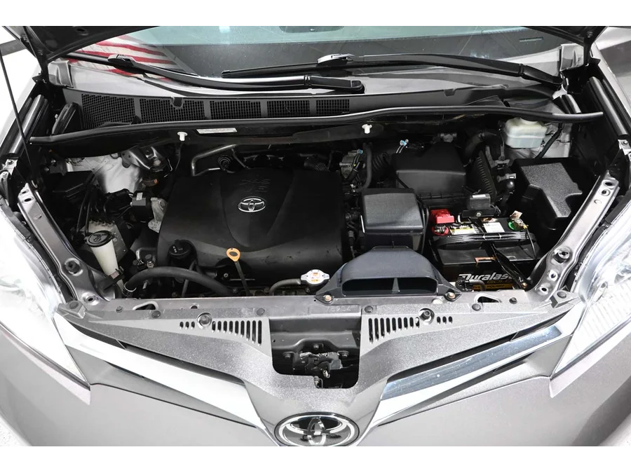 Used 2020 GRAY Toyota XLE Mobility Handicap Van image 36