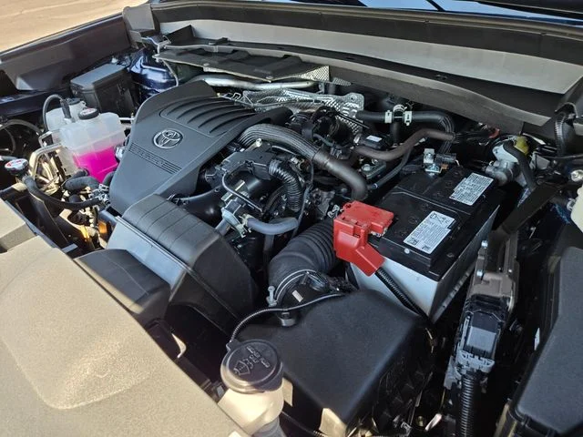 Used 2025  Toyota XLE image 23