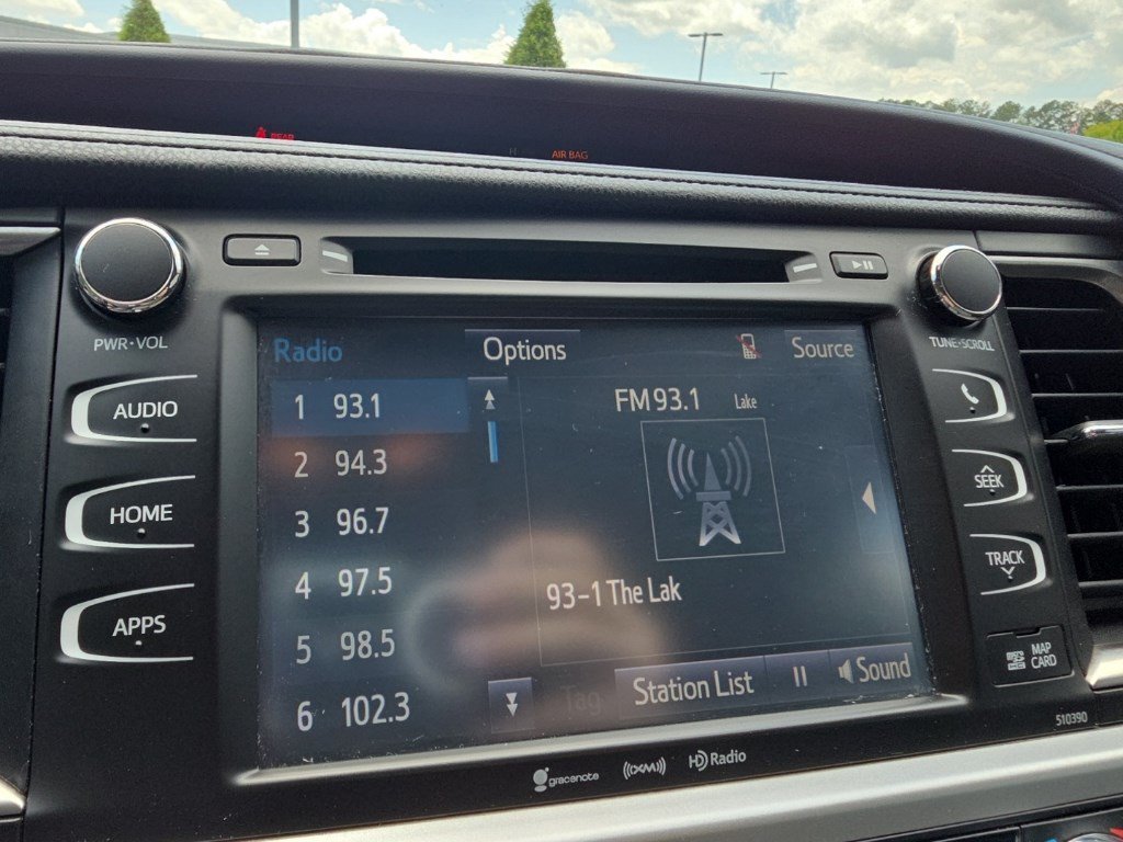 Used 2019 Shoreline Mist Toyota XLE image 19