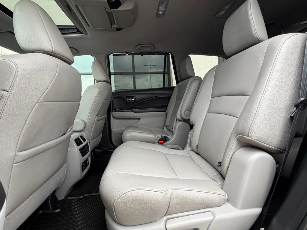 Used 2020 Silver Honda Touring image 22