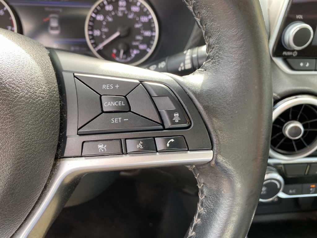 Used 2022 White Nissan SV image 16