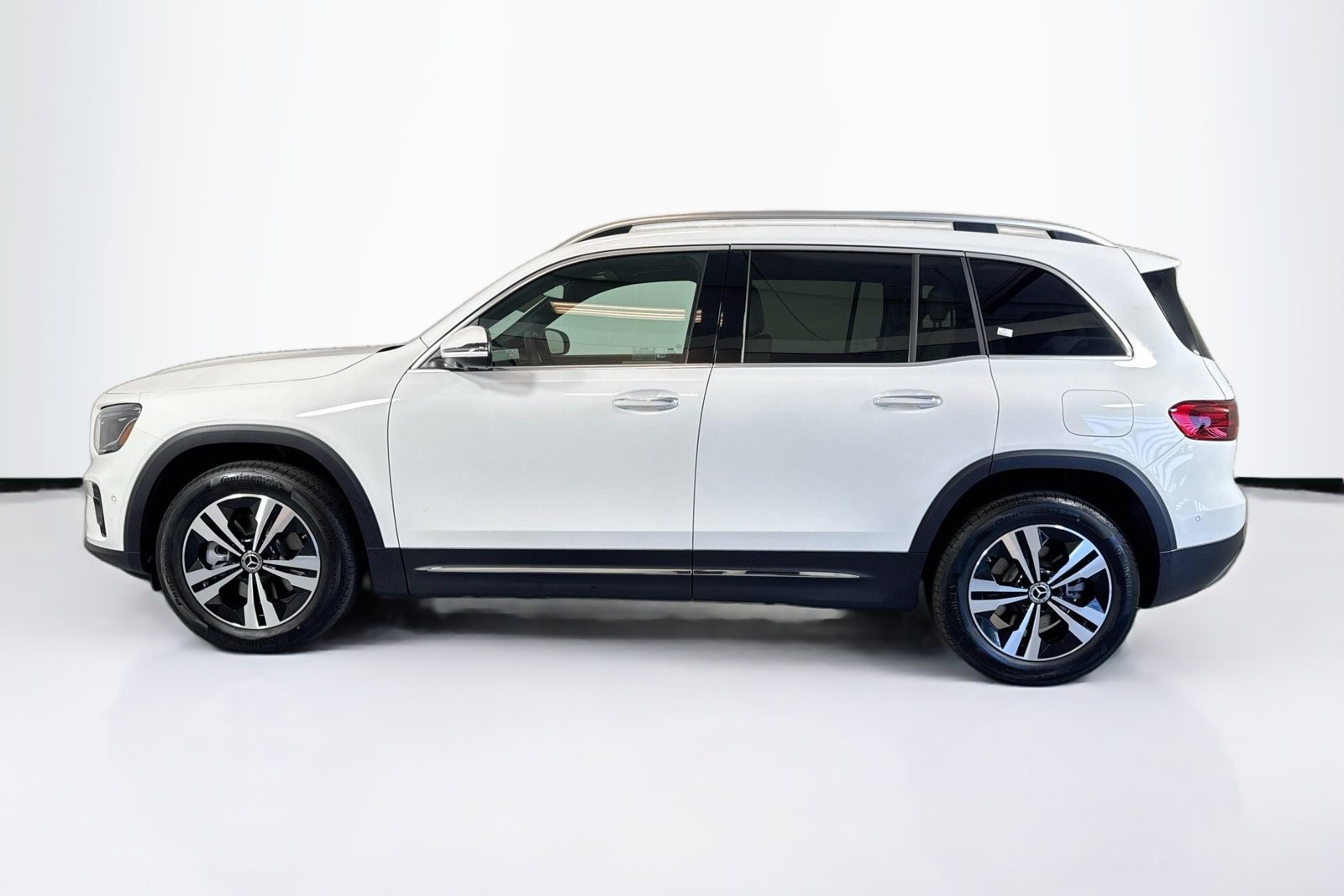 New 2026 Polar White Mercedes-Benz GLB 250 image 8