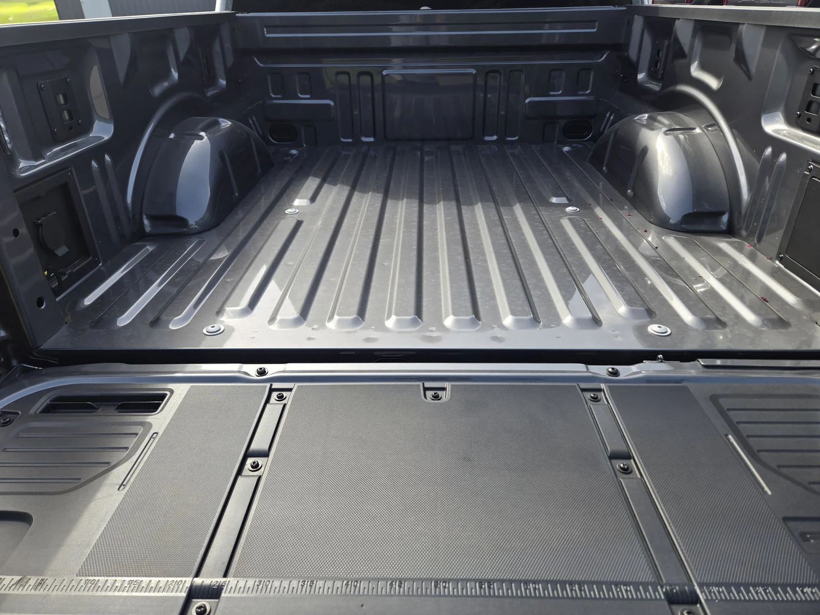 New 2026 Carbonized Gray Metallic Ford XLT image 20