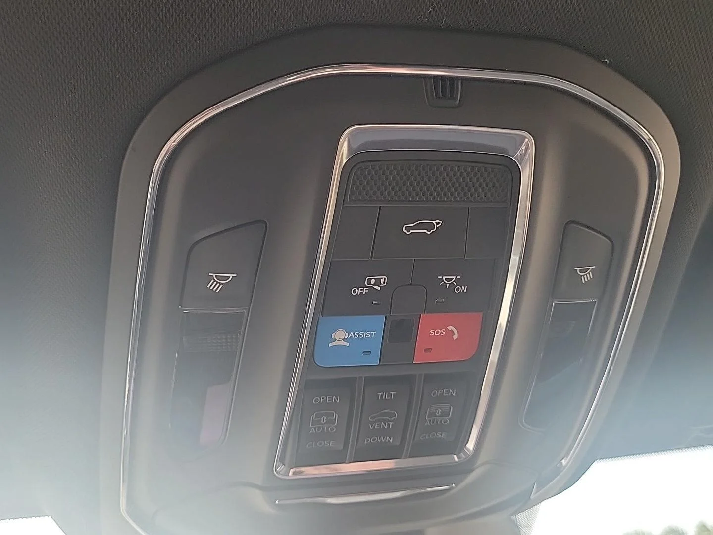 Used 2025 Silver Zynith Jeep Limited image 14