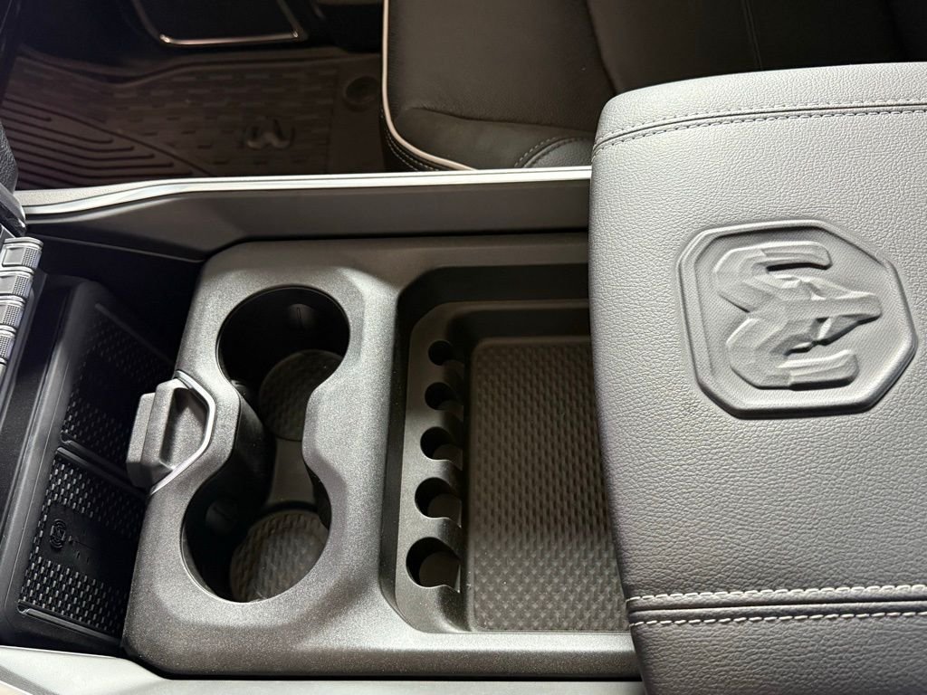 2026 RAM 3500 Laramie - Photo 21