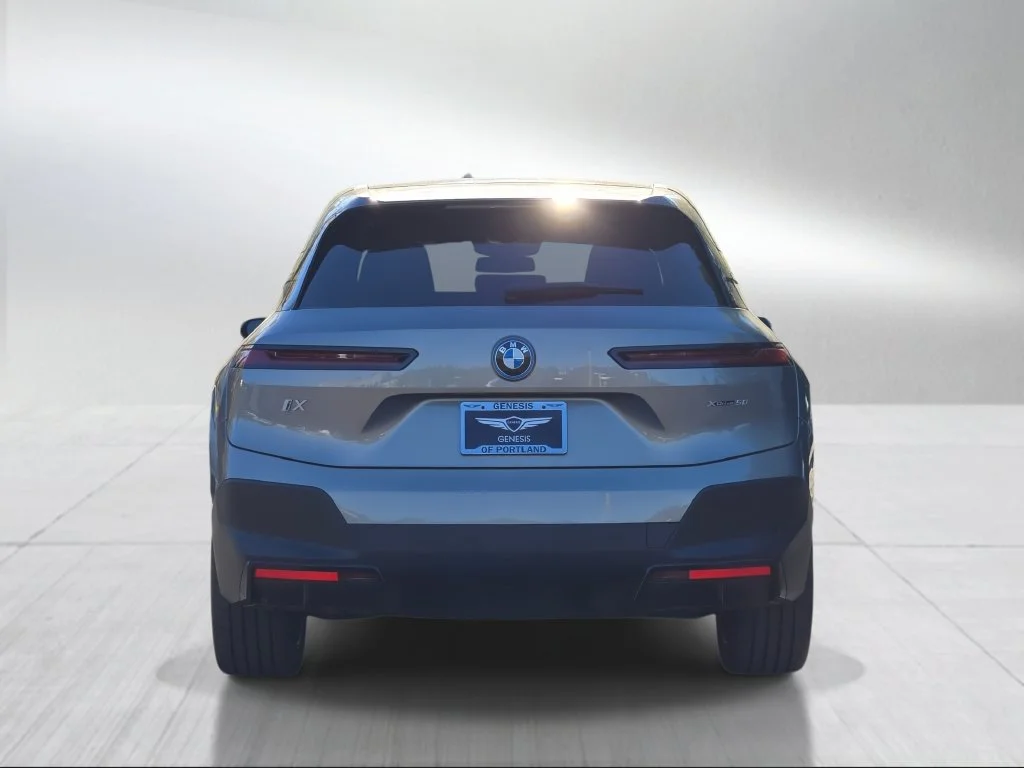 Used 2023 Oxide Gray Metallic BMW xDrive50 image 4