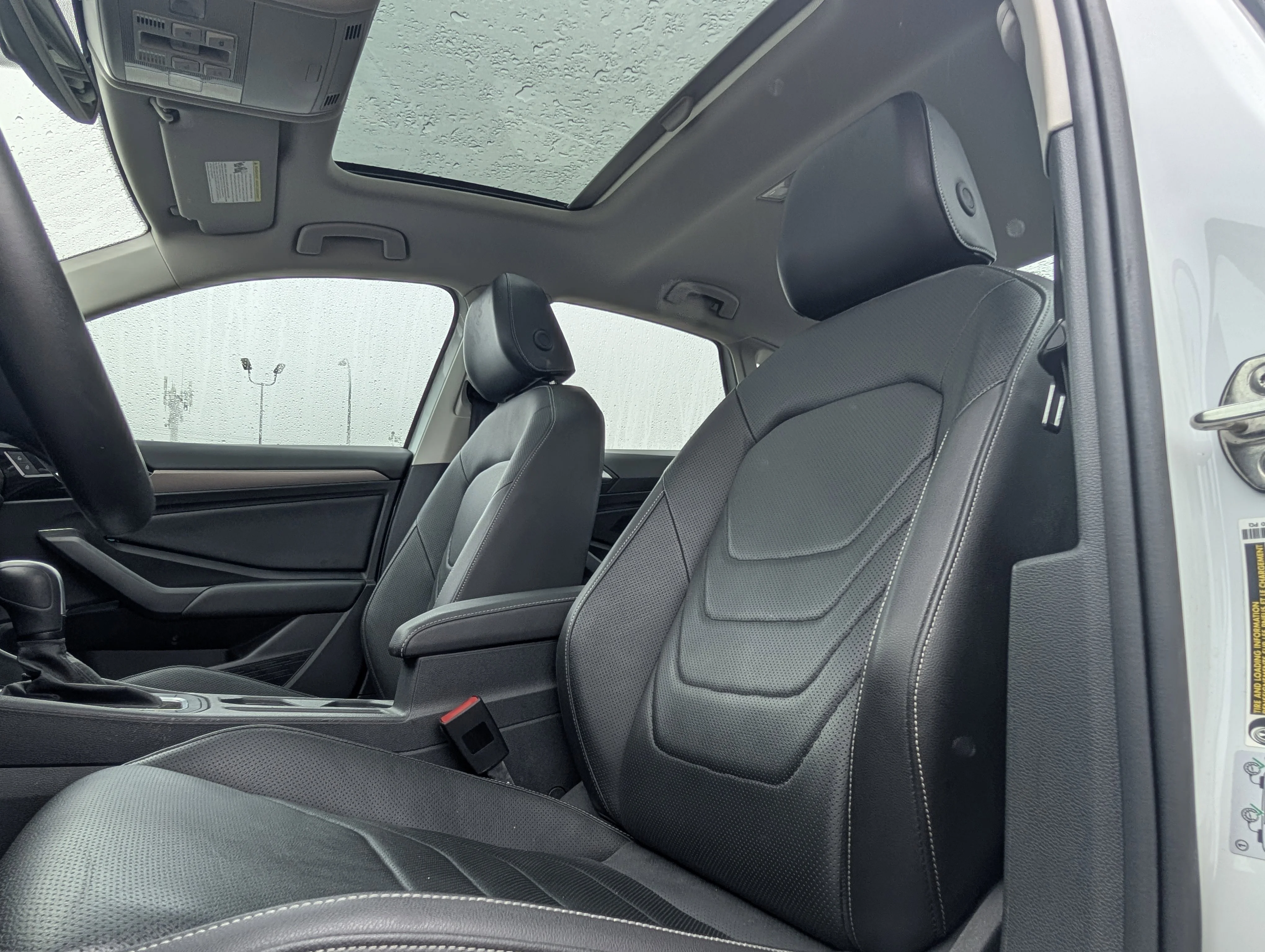 Used 2020 Pure White Volkswagen Execline image 17