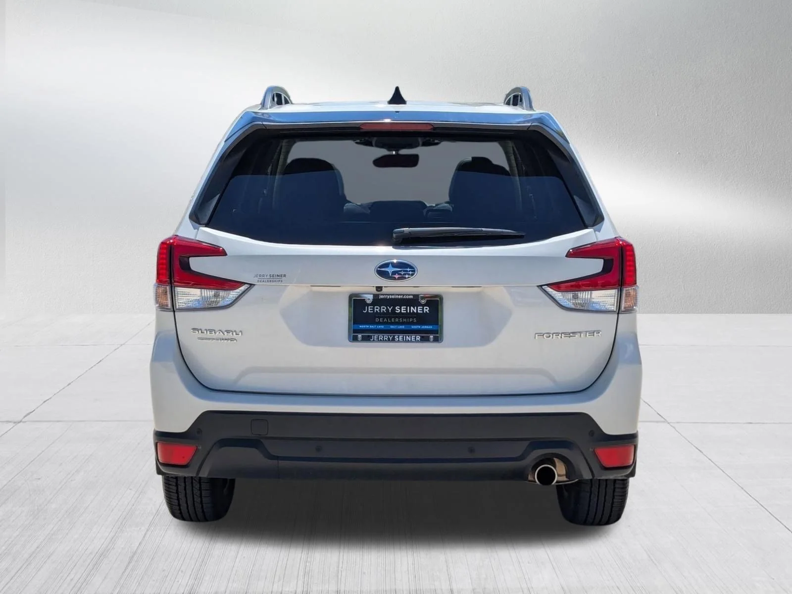 Used 2024 Crystal White Pearl Subaru Limited image 5
