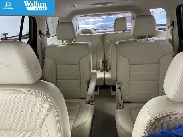 Used 2023 White GMC Denali image 36