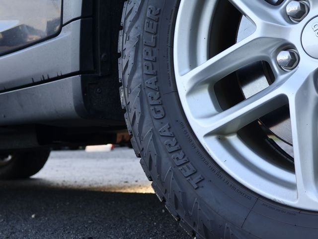 Used 2024 Black Jeep Laredo image 10