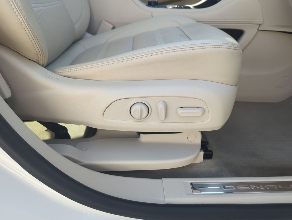 Used 2021 White GMC Denali image 43