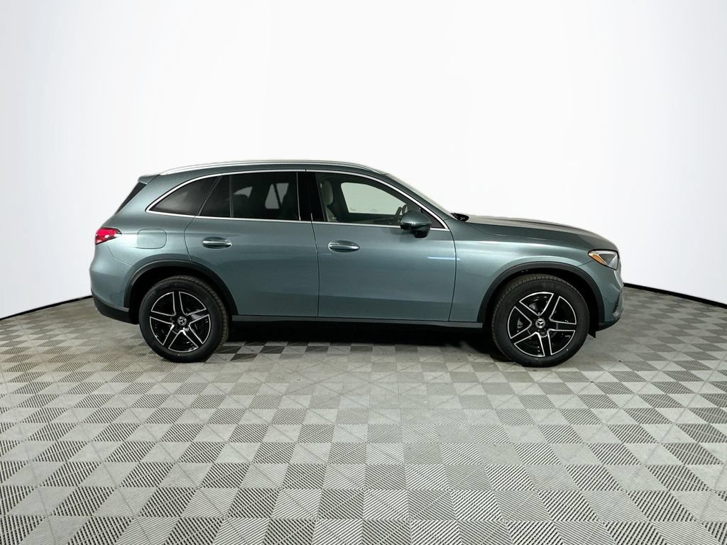 New 2026 Verde Silver Metallic Mercedes-Benz GLC 300 image 42