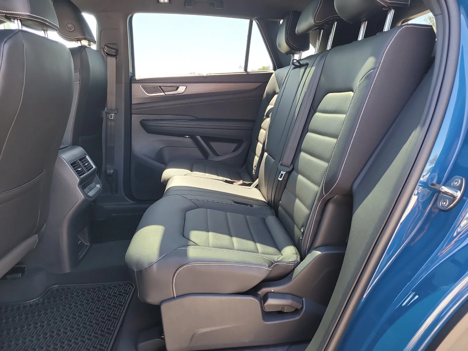 New 2026 Mountain  Lake Blue Metallic Volkswagen 2.0T SEL R-Line Black image 13