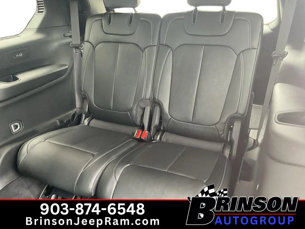 New 2026 Silver Zynith Exterior Paint Jeep Limited Reserve image 6