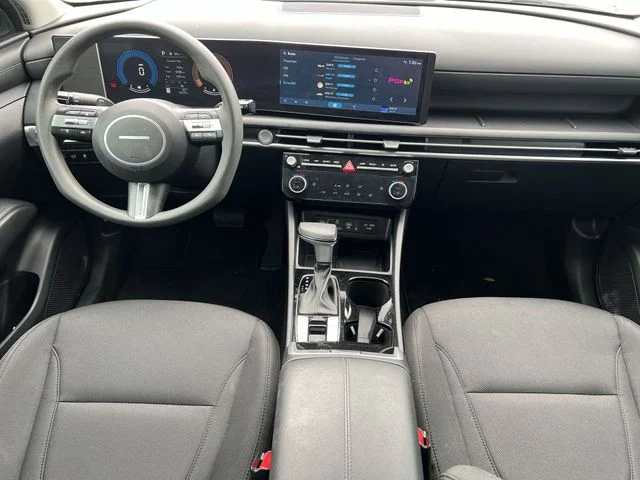 Used 2025 White Hyundai SEL image 17