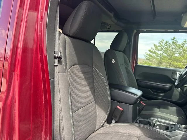 Used 2021  Jeep Sport image 25