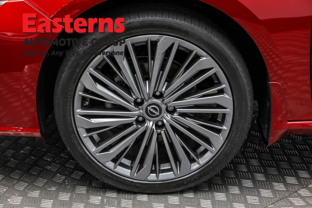 Used 2023 Red Nissan 2.5 SL image 31