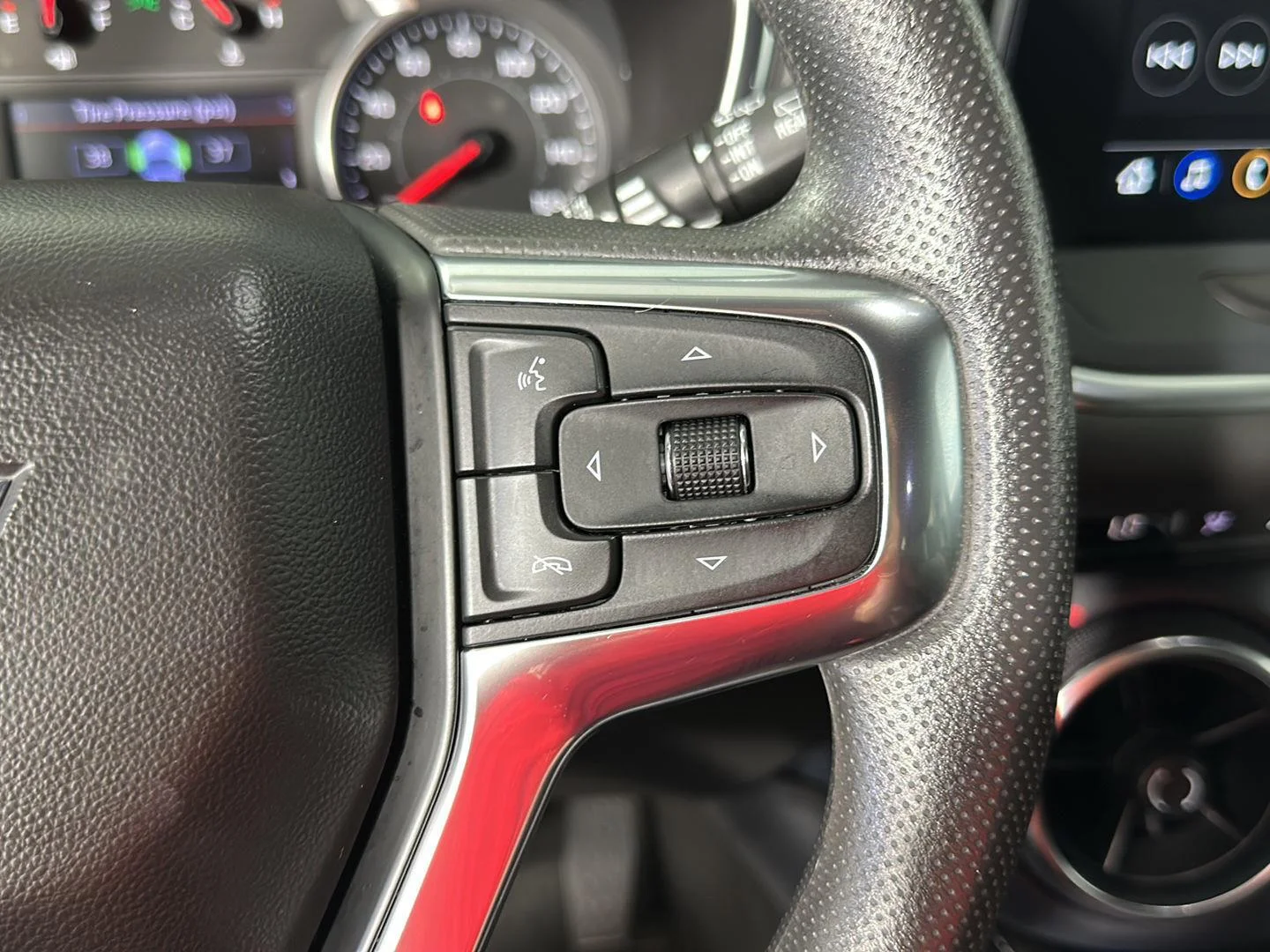 Used 2024 Summit White Chevrolet LT image 13