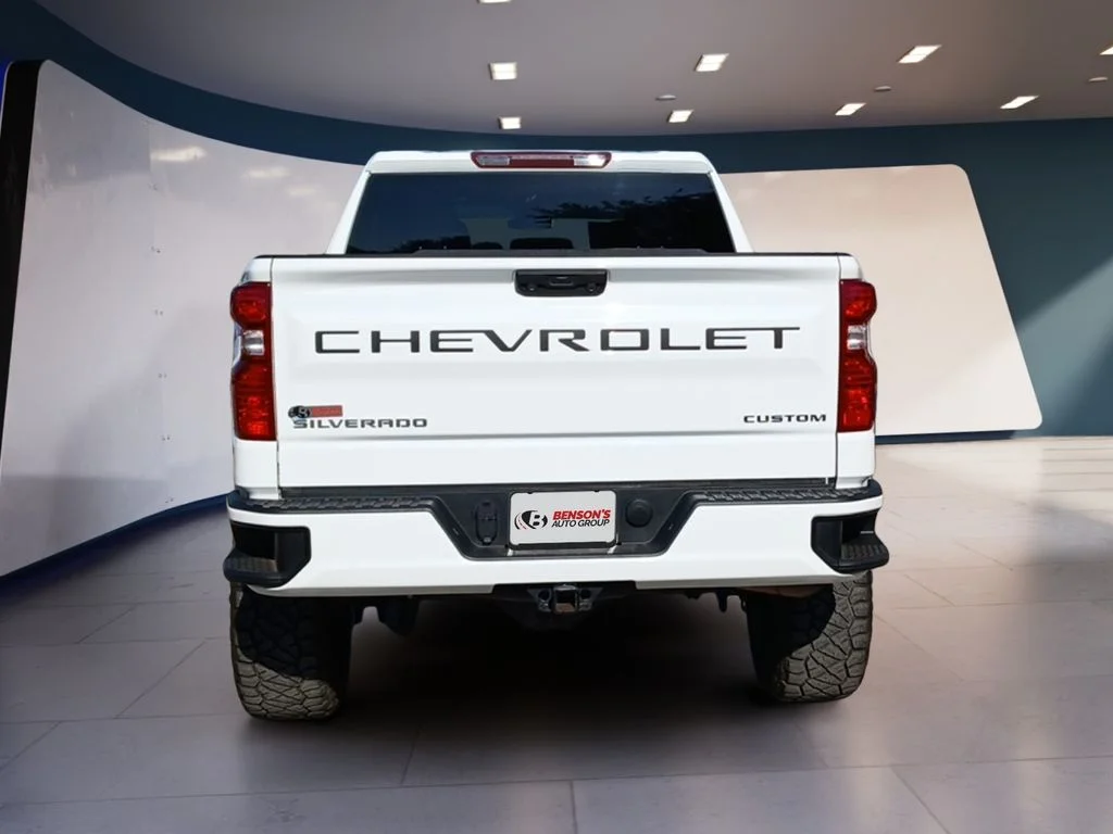 Used 2023 White Chevrolet Custom image 4